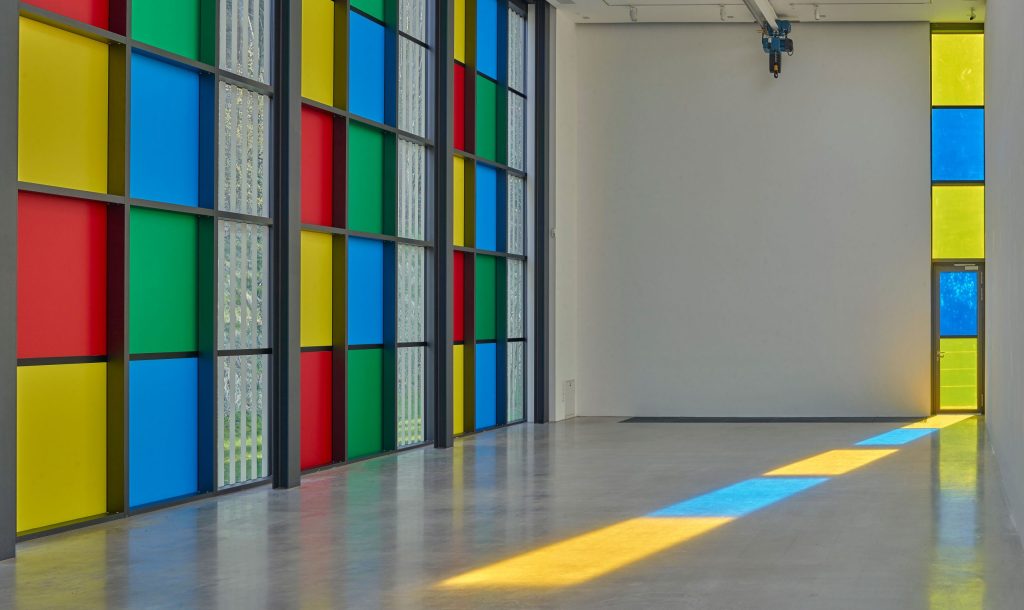 Bis 22. Mai: Fensterfolie als Kunstobjekt 1 fensterfolie daniel buren bild3 2 scaled 1