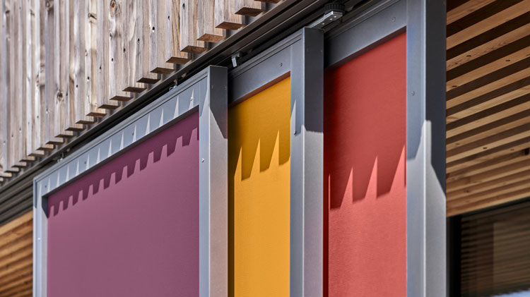 Sonnenschutz durch Schiebeläden: Effizienz trifft Design 3 Eleketrische Sonnenschutz Schiebeläden.