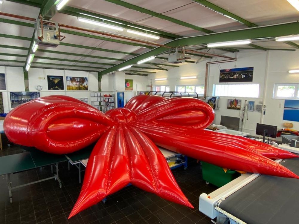 Lübecker Dom: Eine PVC-Geschenkschleife zum 850. Geburtstag 1 Dom Lübeck PVC-Geburtstagsschleife