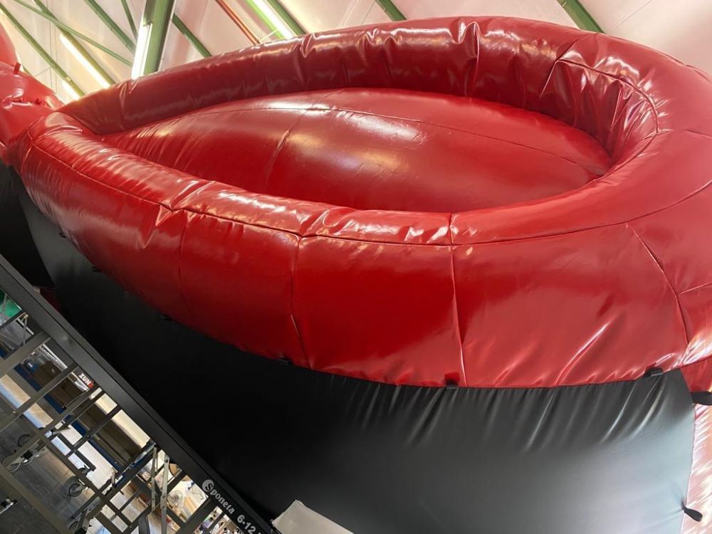 Lübecker Dom: Eine PVC-Geschenkschleife zum 850. Geburtstag 2 Dom Lübeck PVC-Geburtstagsschleife