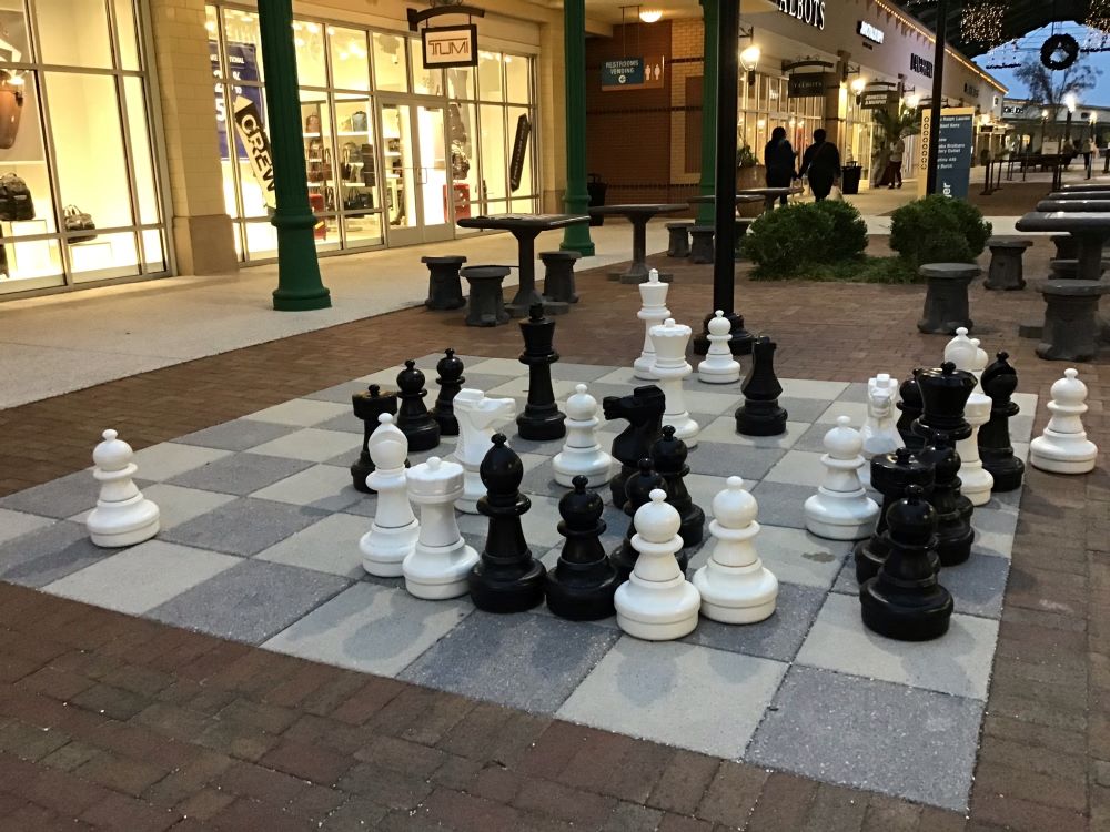 Riesenschach: Partyhit mit PVC-Figuren 4 PVC-Riesenschachfiguren