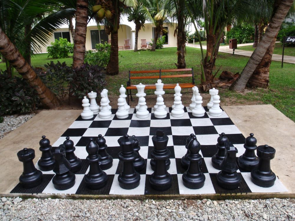 Riesenschach: Partyhit mit PVC-Figuren 1 PVC-Riesenschachfiguren