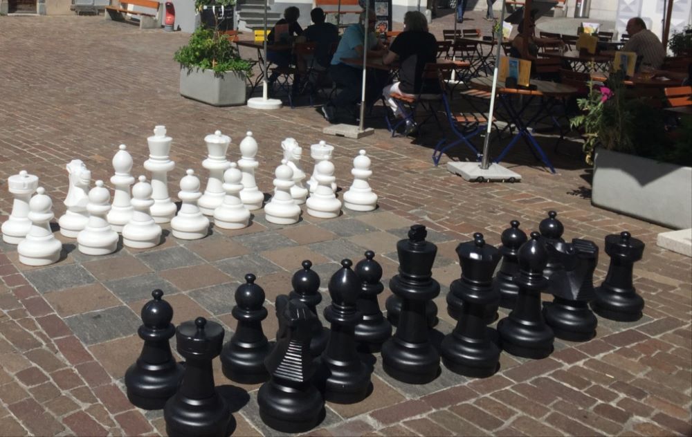 Riesenschach: Partyhit mit PVC-Figuren 3 PVC-Riesenschachfiguren