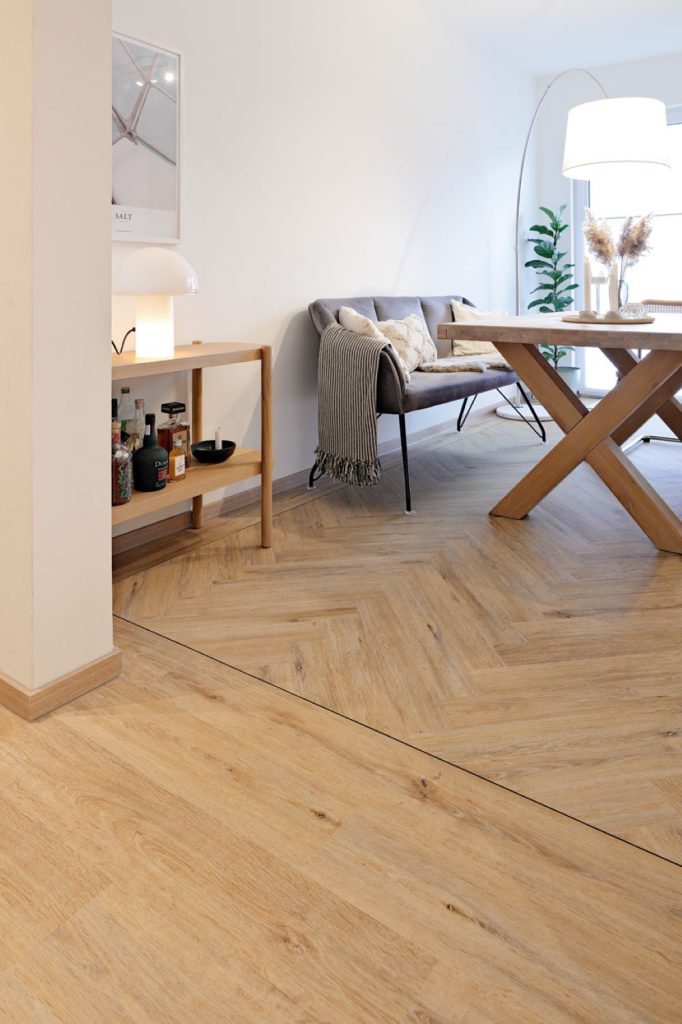 Vinylboden schützen: Für langanhaltende Freude am Boden 4 Vinylboden schützen