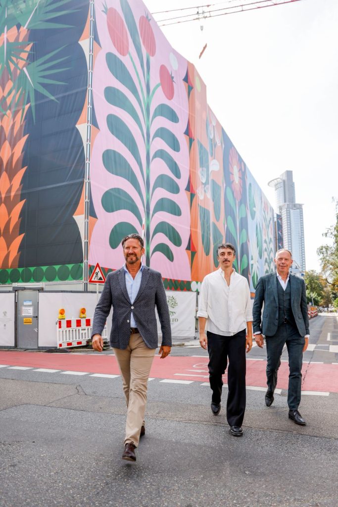 Deutschlands größtes Fassadenkunstwerk auf PVC-Planen 2 Grüne Oase Tertianum Agostino Iacurci Fassadenkunstwerk