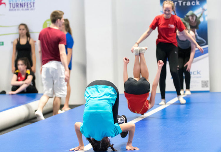 Sportgeraete AirTrack Factory Bild3 1