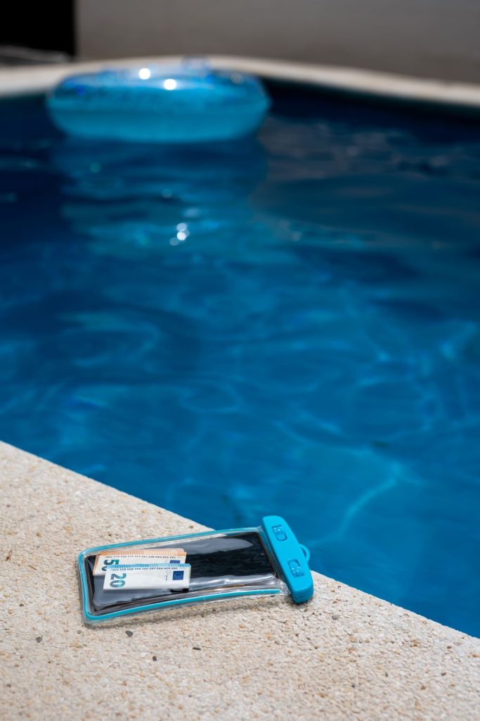 Wasserdichte Handyhüllen aus PVC: Sorgenfrei Urlaub machen 1 Wasserdichte Handyhüllen PVC