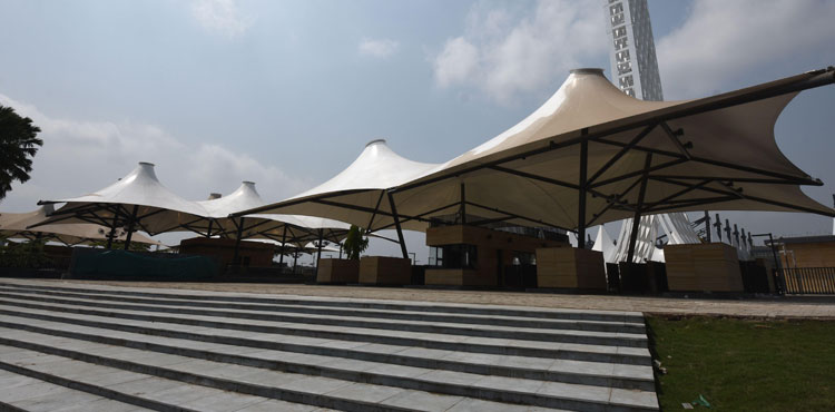 PVC-Membrandächer als innovative Ausdrucksform der textilen Architektur 