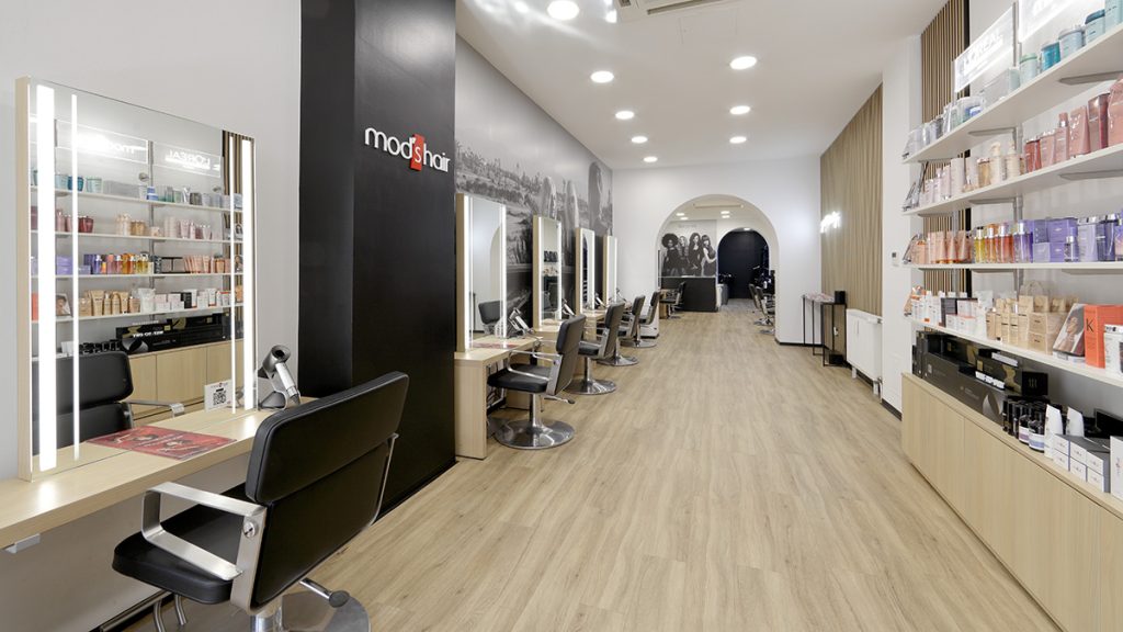 Vinylboden schafft Wohlfühlambiente in Kölner Friseursalon